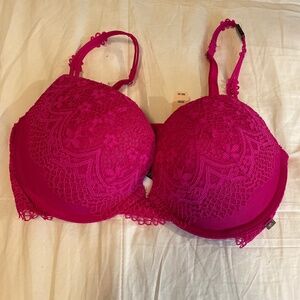 Victoria’s Secret 32DD “Very Sexy Push-Up” bra